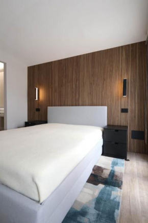 NEW - Spacious & Luxurious - Fully Renovated & Equipped 2BR Suite - Historical Centre
